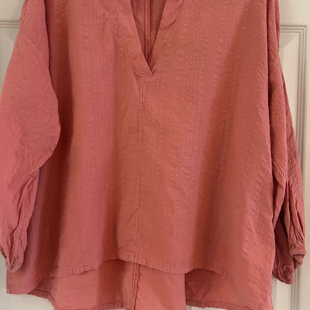 Lou & Grey salmon colored v neck cotton blouse. EUC. Size small. - Picture 3 of 9